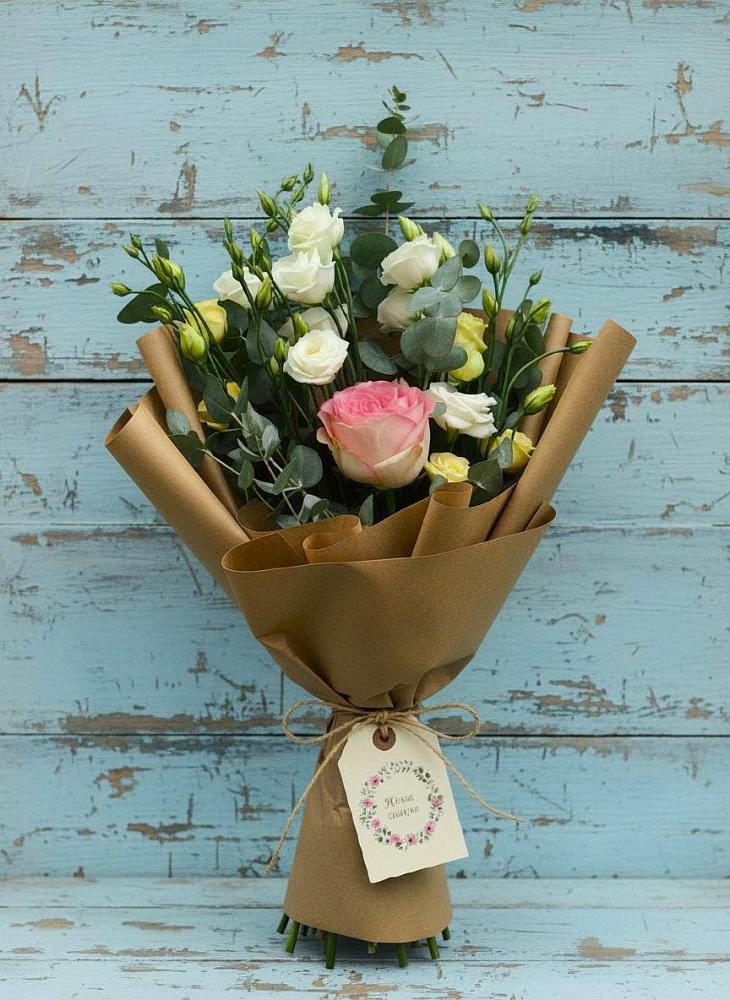 Букет цветов из: Розы и Лизиантусы в Орле