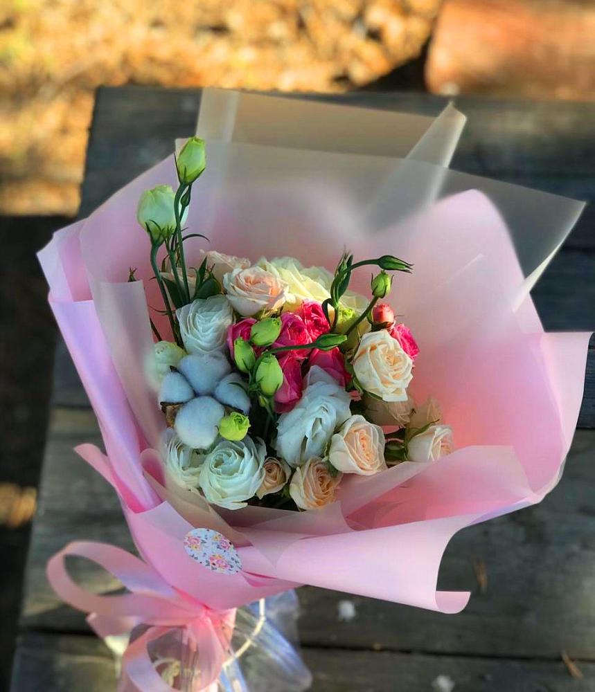 Букет цветов из: Розы и Лизиантусы в Орле