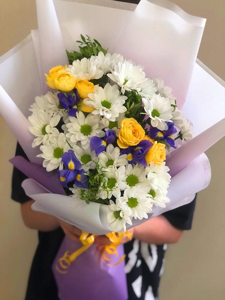 Букет цветов из: Ирисы, Хризантемы и Розы в Орле