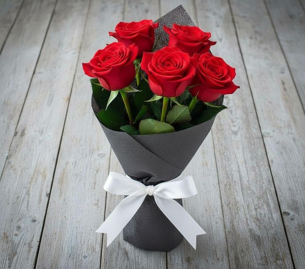 Букет 5 Красных роз Эдлесс Лав в Орле