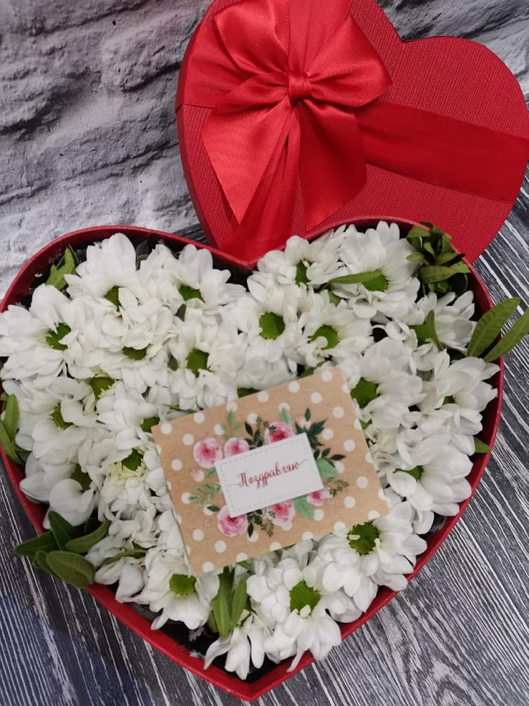 Цветочная композиция из Хризантемы в виде сердца в Орле