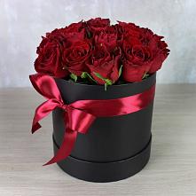 Цветочная композиция из Розы в шляпной коробке в Орле
