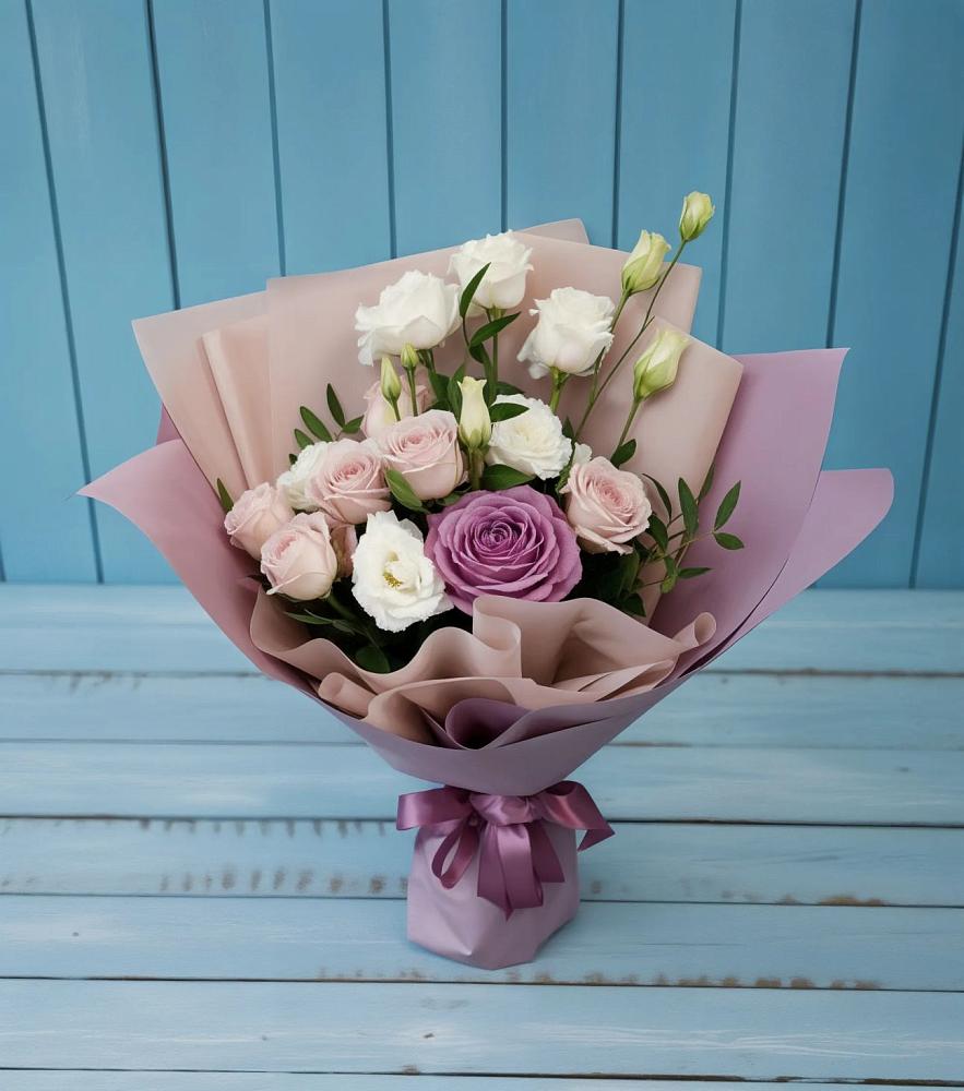 Букет цветов из: Розы и Лизиантусы в Орле